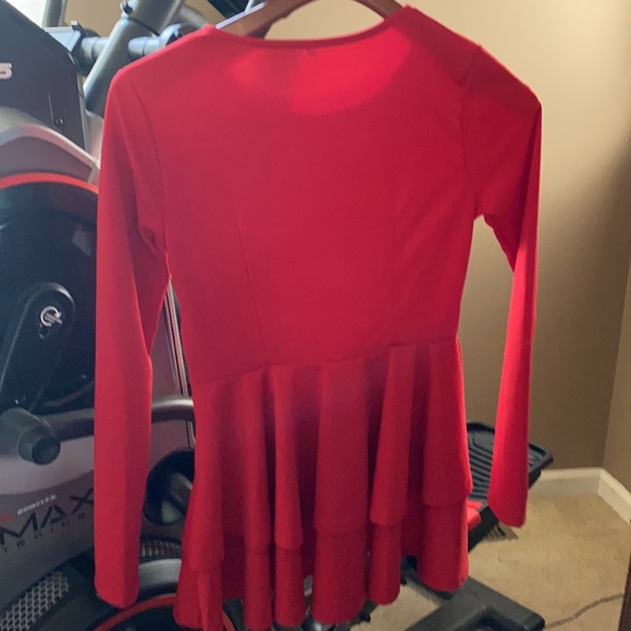 Adorable small red peplum top! - Picture 2 of 3